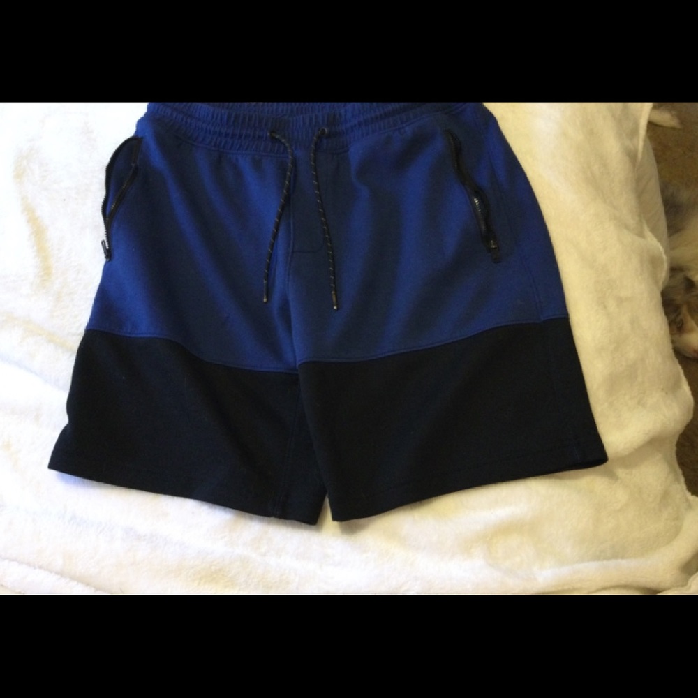 American Eagle Size M Dark blue top and black on bottom